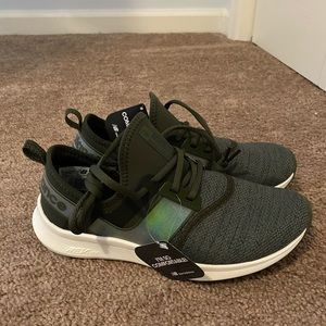 NWT New balance green sneakers
